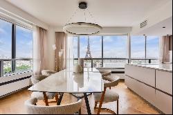 Paris 15th District –  A 4-bed apartment commanding a picture-postcard view of the Eiffel