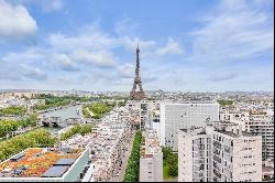 Paris 15th District –  A 4-bed apartment commanding a picture-postcard view of the Eiffel