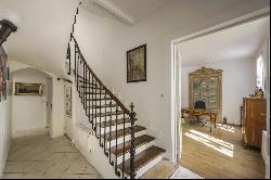 Paris 7th District – A superb Town House with a garden