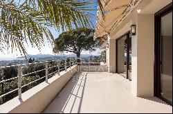 Close to Cannes - superb villa with sea view