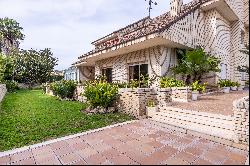 Exclusive detached villa in the prestigious Alcalde Álvaro Domecq Avenue