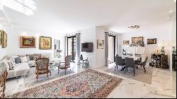 Cannes Centre Behind the Croisette - Comfortable 3-Bedroom Apartment