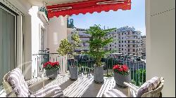 Cannes Centre Behind the Croisette - Comfortable 3-Bedroom Apartment