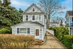 12 Memorial Place, Manhasset, NY 11030