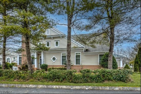 2 Cowdray Pkwy, Far Hills Boro, NJ 07931