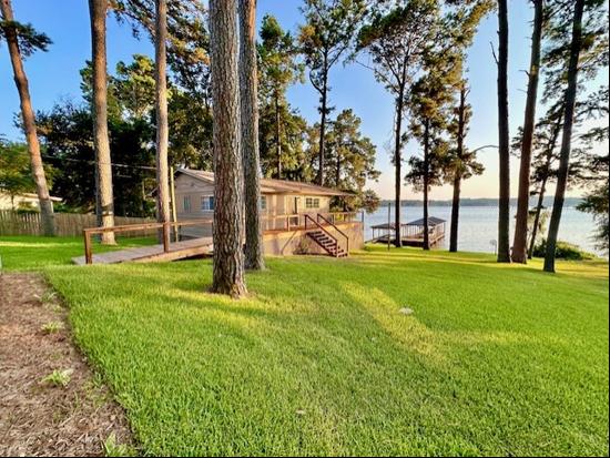 Waterfront Cottage Escape on Lake Palestine with Shop & Two Boathouses