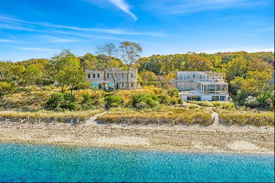 A UNIQUE WATERFRONT COMPOUND PARADISE