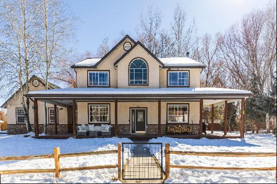 Beautiful Midway Property with Mountain Views