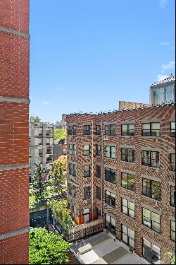 Chelsea 2 Bed/2 Bath w/ Balcony High Line View