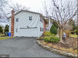 421 Hunting Park Lane, York PA 17402