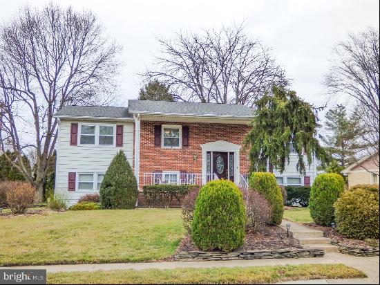 421 Hunting Park Lane, York PA 17402