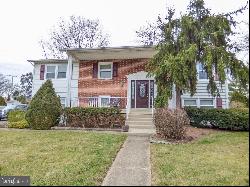 421 Hunting Park Lane, York PA 17402