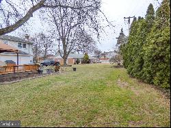 421 Hunting Park Lane, York PA 17402