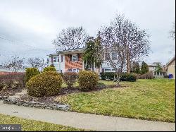 421 Hunting Park Lane, York PA 17402