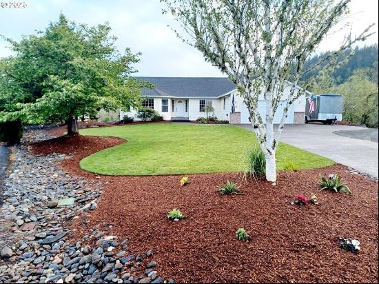 215 Kestrel Ln, Roseburg OR 97471