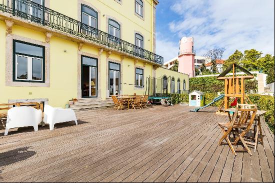 Beautiful 3-bedroom flat with a terrace in a private condominium in oeiras, Lisbon.