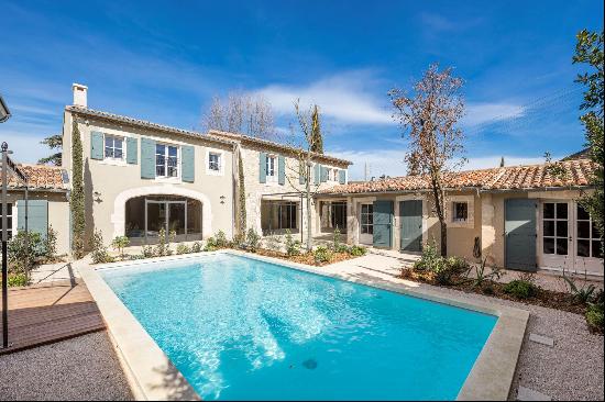 A farmhouse under construction for sale in Saint-Rémy-de-Provence.