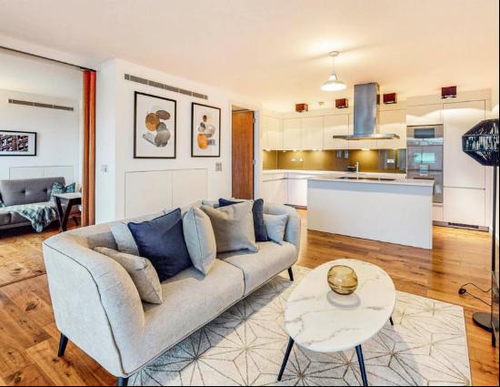 Three bedroom apartment to rent in Fitzrovia W1