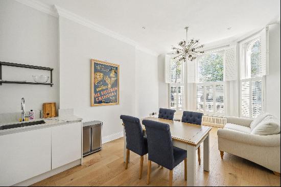 A superb apartment to let on Palace Gardens Terrace, Kensington.