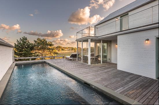 Stelle Lomont Designed Amagansett Beach House with Reserve Views