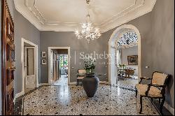 Elegant apartment steps away from Duomo and San Babila