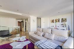 Exclusive duplex penthouse with communal pool in the heart of the Eixample