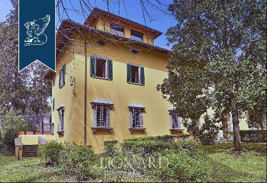 Prestigious luxury property with refined, elegant rooms for sale a few steps from Florence