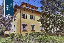 Prestigious luxury property with refined, elegant rooms for sale a few steps from Florence