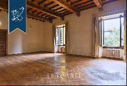 Prestigious luxury property with refined, elegant rooms for sale a few steps from Florence