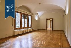 Prestigious luxury property with refined, elegant rooms for sale a few steps from Florence