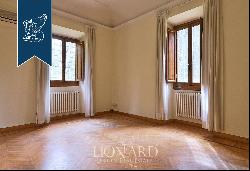 Prestigious luxury property with refined, elegant rooms for sale a few steps from Florence