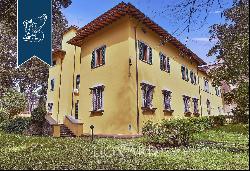 Prestigious luxury property with refined, elegant rooms for sale a few steps from Florence