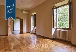 Prestigious luxury property with refined, elegant rooms for sale a few steps from Florence