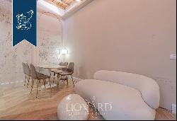 Rrefined apartment with small courtyard for sale in Florence's San Lorenzo district