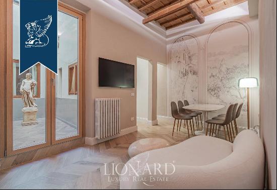 Rrefined apartment with small courtyard for sale in Florence's San Lorenzo district