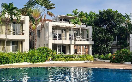 3-storey villa of 364 sqm close to pool and beach in Crystal Beach, Rayong