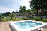 WONDERFUL ACCOMMODATION STRUCTURE IN CENTRAL AREA WITH LARGE PARK