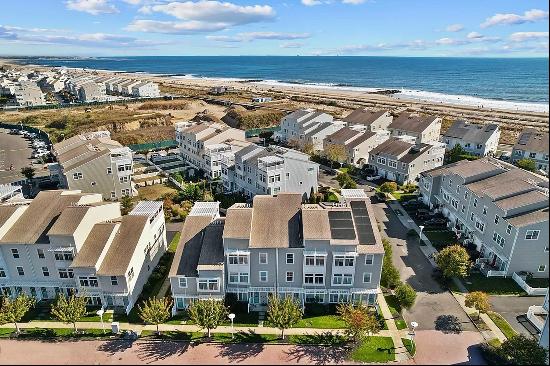 "THREE BEDROOM CONDO APARTMENT WITH OCEAN VIEWS"