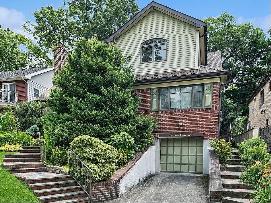 195 -22 Mclaughlin Avenu, Glendale, NY, 11423, USA