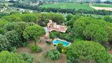 AMAZING VILLA WITH POOL AND EXPANSIVE LAND