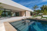 Luxury Villa 