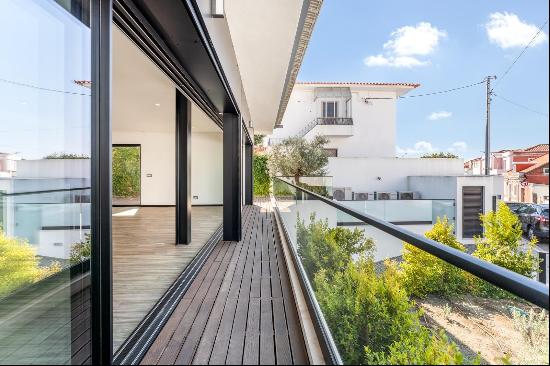 Luxury 3+1-Bedroom Apartment in Exclusive Gated Community, at Paço de Arcos, Oeiras