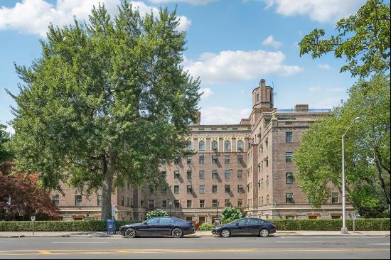 160 Middle Neck Road