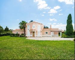 Gorgeous villa with pool and garage