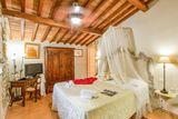 Medieval property near Cortona with Panoramic Views