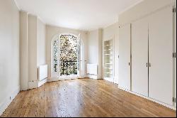 Paris 7th District  -  A magnificent apartment commanding an exceptional view