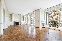 Paris 7th District  -  A magnificent apartment commanding an exceptional view