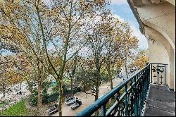 Paris 7th District  -  A magnificent apartment commanding an exceptional view