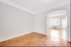 Versailles Notre Dame – A 6-bed family apartment