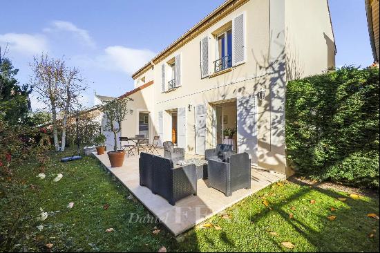 Sale - House Le Chesnay-Rocquencourt